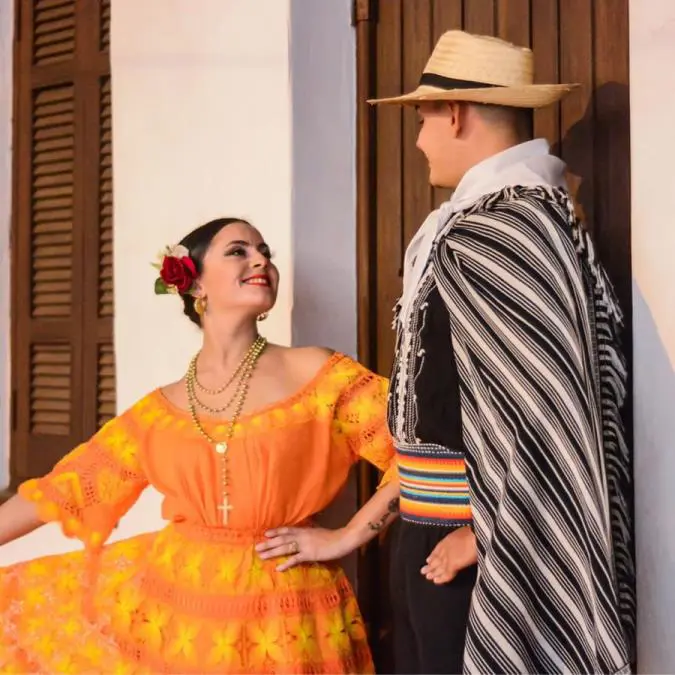 Bailarines de la delegaci�n paraguaya en Puebla, M�xico. Cortes�a