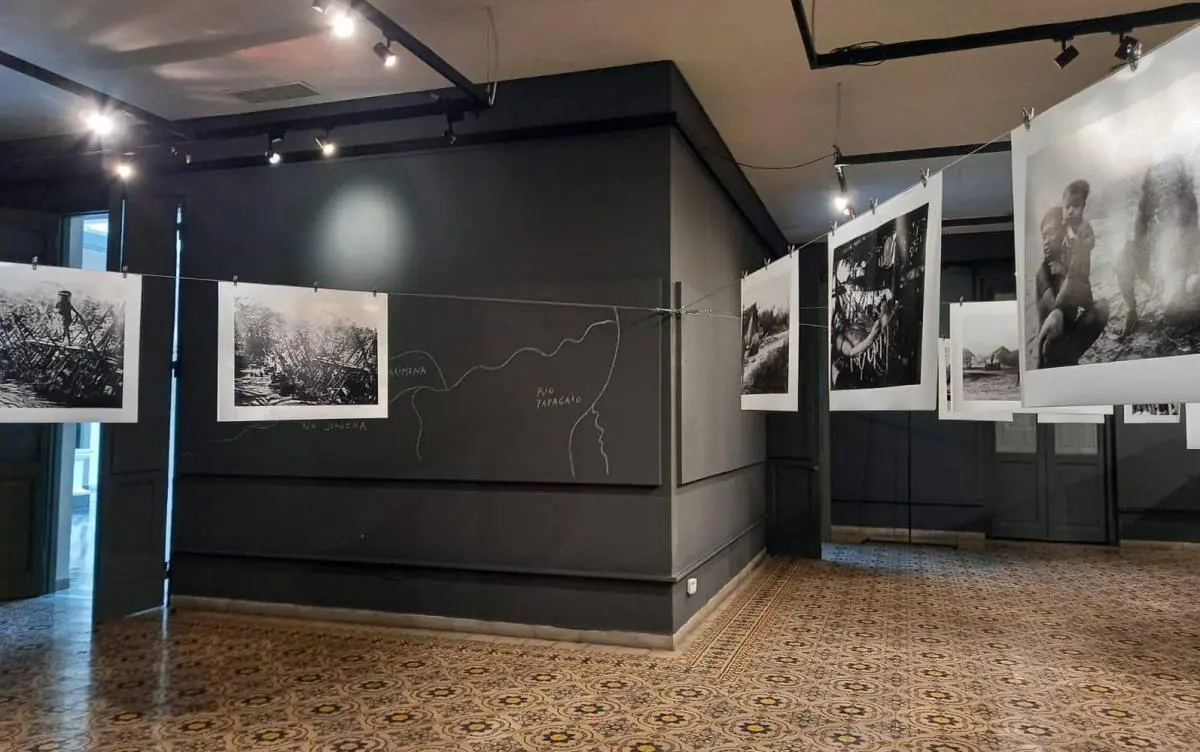 Vista de la sala Livio Abramo, con las fotograf�as de Bartomeu Meli�. Cortes�a