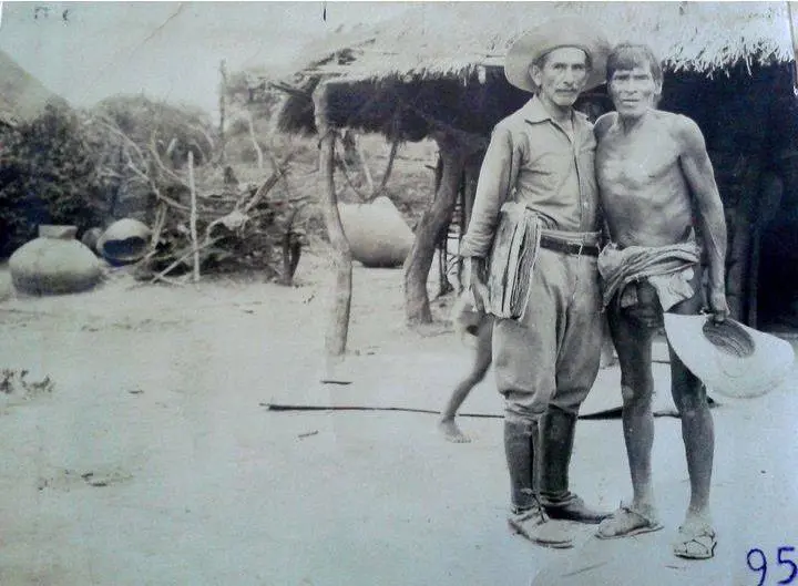 Teodoro Rojas y un amigo nativo del Chaco, ca. 1933. Cortesi?a