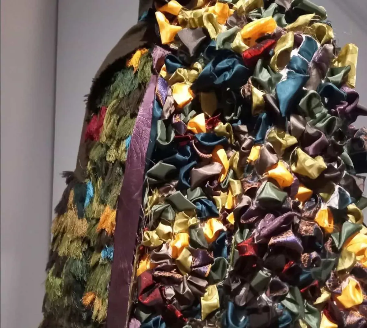 Joaqu�n S�nchez. Detalle de la instalaci�n emEl bosque que vuela/em. Museo de Am�rica, Madrid. Cortes�a
