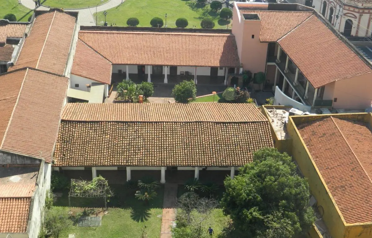 Vista a�rea de la Manzana de la Rivera, conjunto patrimonial m�s antiguo de Asunci�n, uno de cuyos frentes da al Palacio de Gobierno. Cortes�a