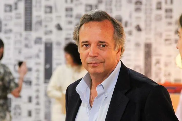 Diego Costa Peuser. Cortes�a