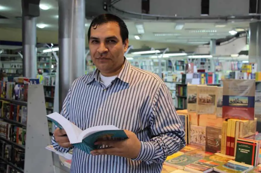 Javier Viveros. Cortes�a