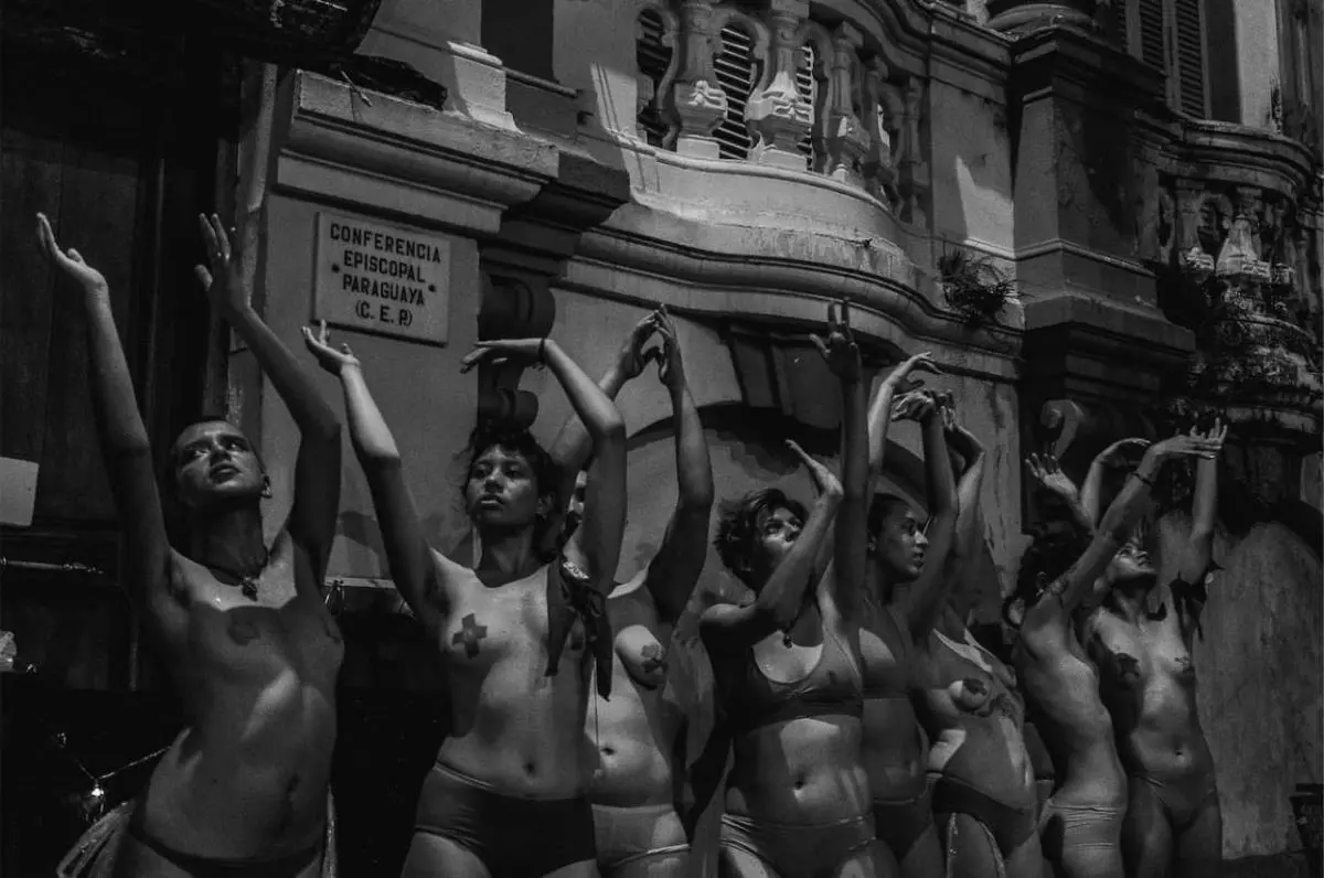Milena Coral. emNo estamos todas/em, Marcha #25NPy, Asunci�n , 2019. Obra ganadora del concurso nacional de fotograf�a &ldquo;Derecho a la Protesta&rdquo;, El Ojo Salvaje, 2021. Cortes�a