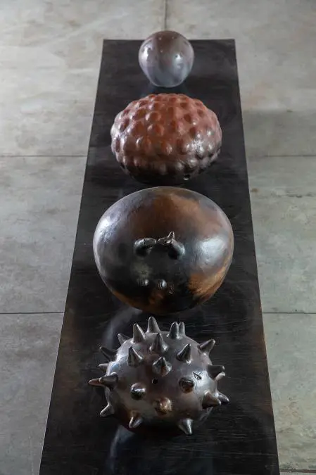 Obras de Julia Is�drez y Keka Zald�var. 