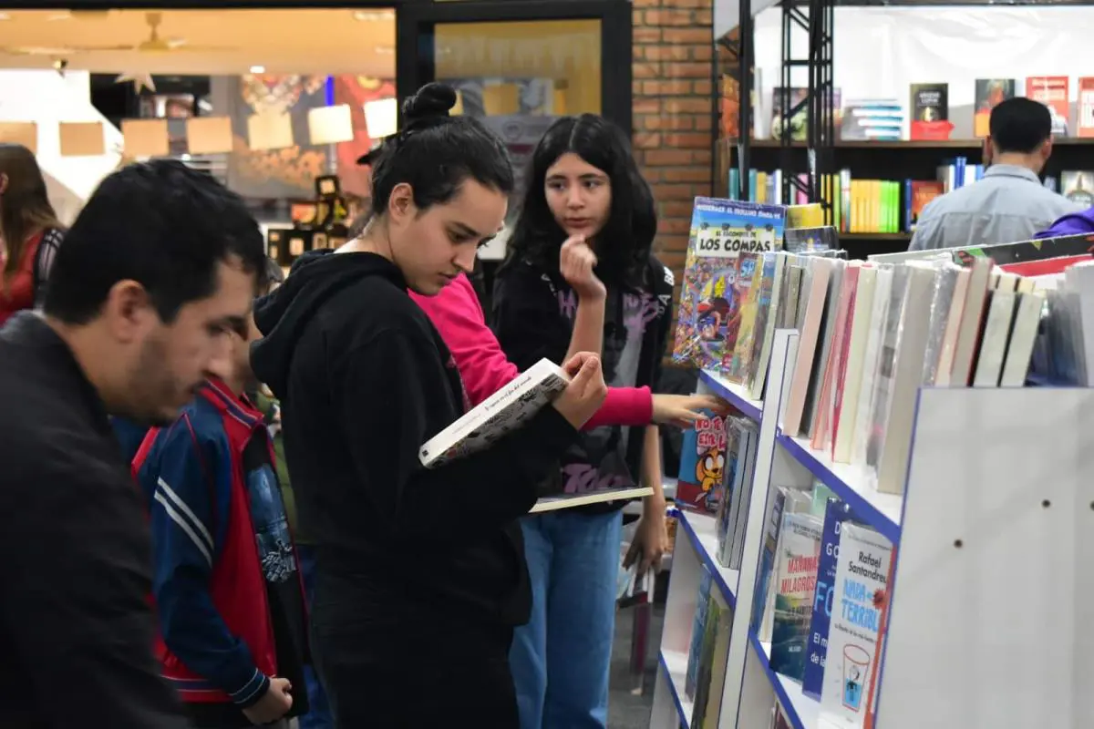 19a Libroferia Encarnaci�n. Cortes�a