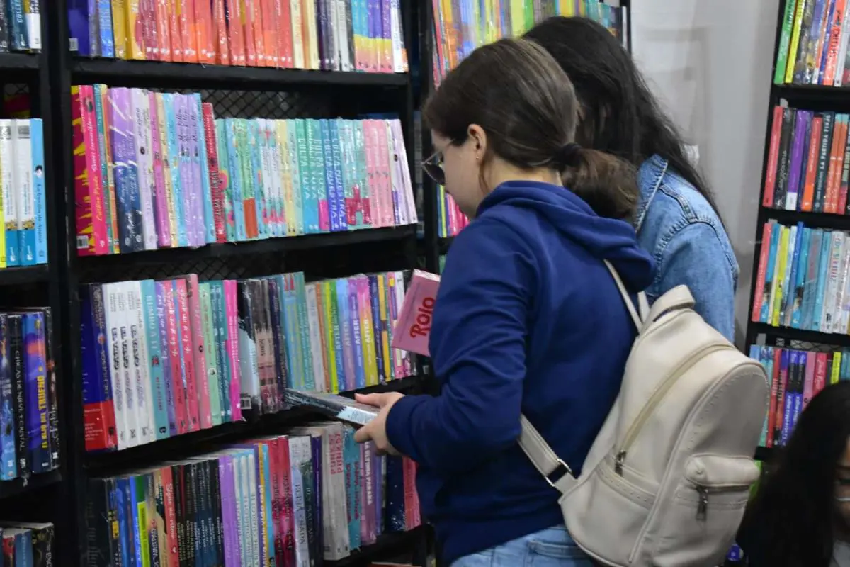19a Libroferia Encarnaci�n. Cortes�a