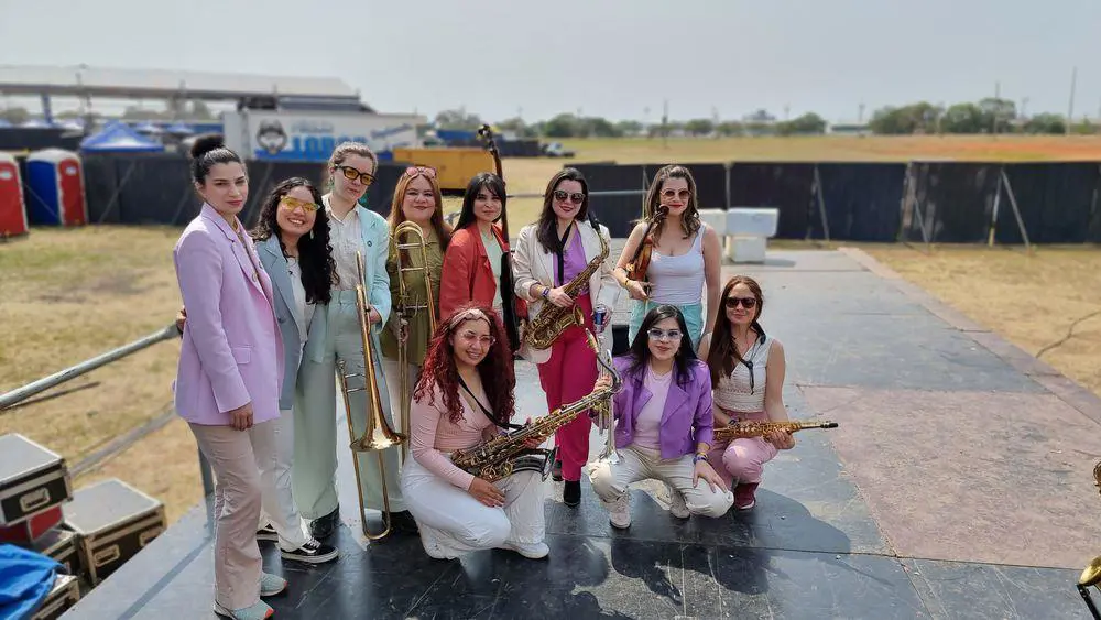 Band�elaschicas. Cortes�a