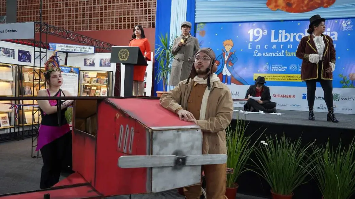 Actores representando los personajes de 