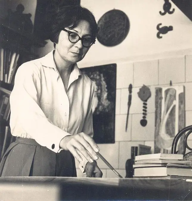 Lotte Schulz en su taller. Cortes�a