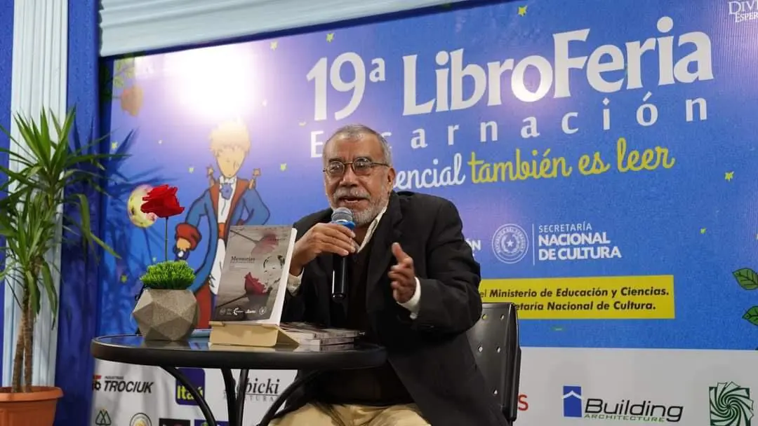 Presentaci�n de la nueva edici�n de las emMemorias/em de Jos� A. Flores en la Libroferia Encarnaci�n, a cargo de Julio Sotelo.