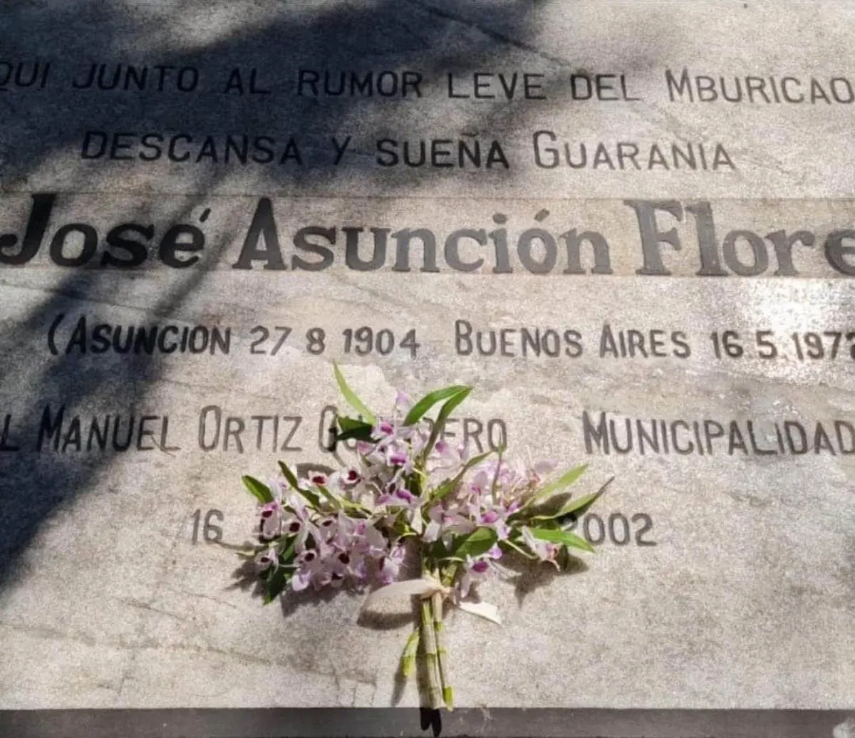 Tumba de Jos� Asunci�n Flores en Punta Karap�. Cortes�a