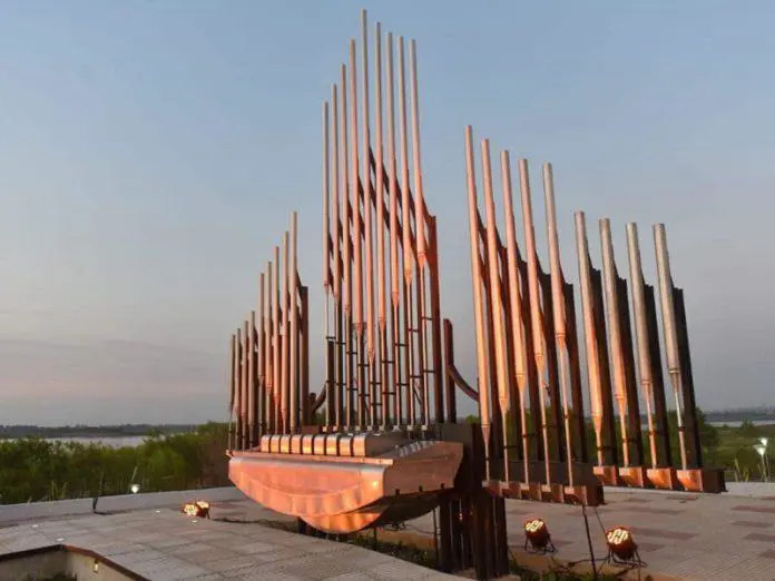 Paseo de la Guarania en la Costanera de Asunci�n. Cortes�a