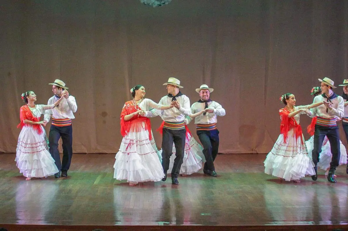 Gala de Danza Paraguaya. Cortes�a