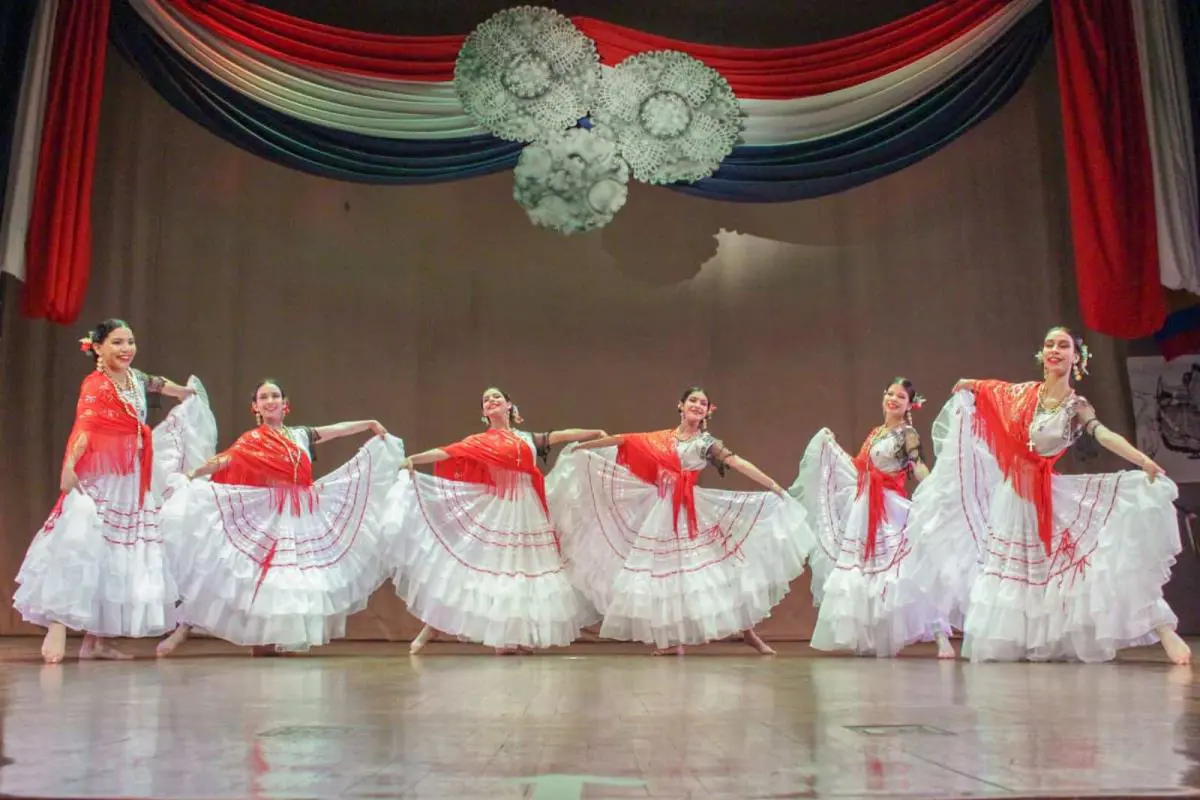 Gala de Danza Paraguaya. Cortes�a