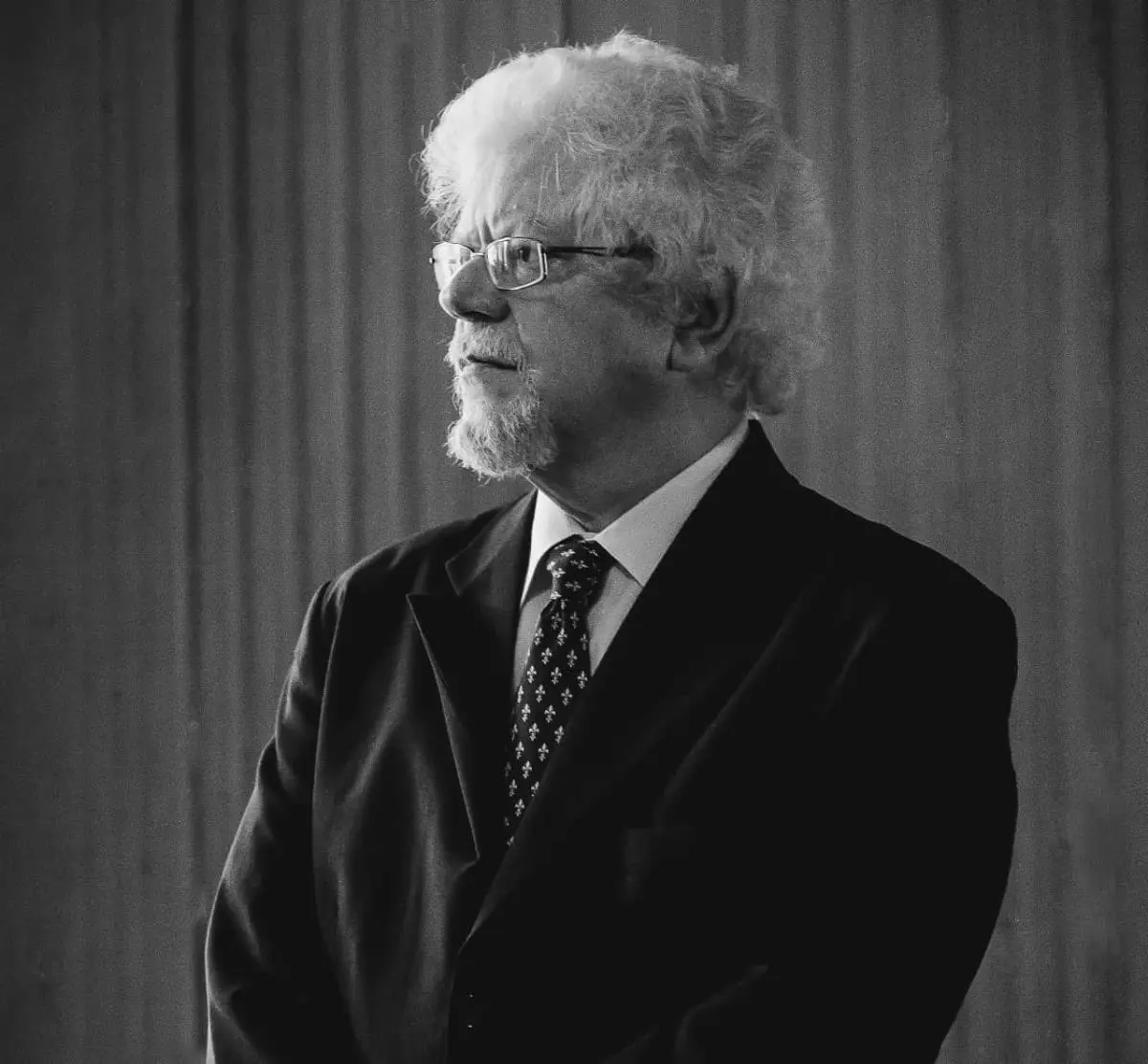 Maestro Ernani Aguiar. Cortes�a