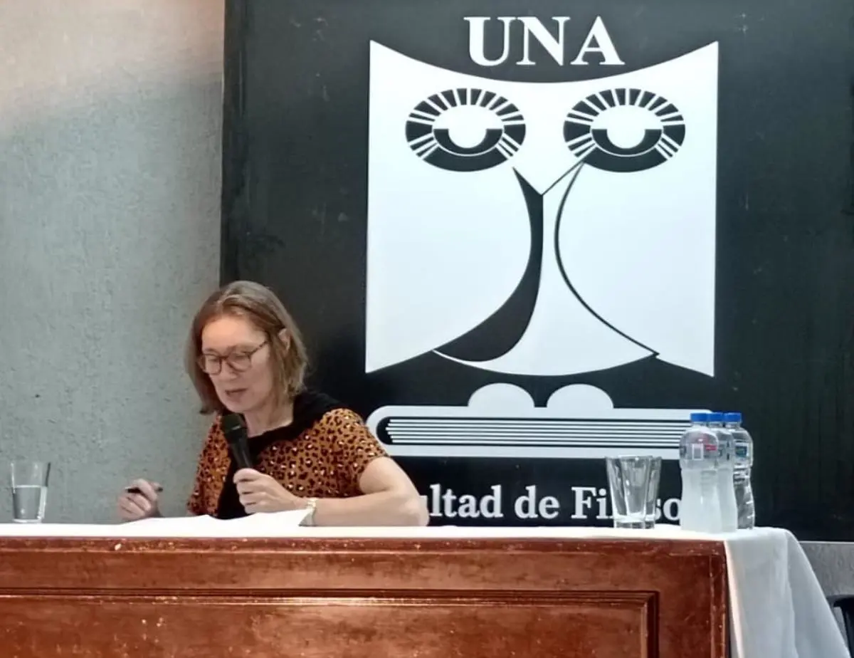 Una de las disertaciones. Cortes�a