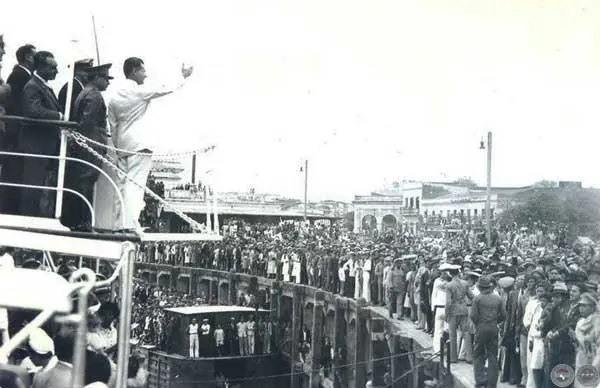 Jos� F�lix Estigarribia llegando al puerto de Asunci�n tras su exilio, 1938. Archivo