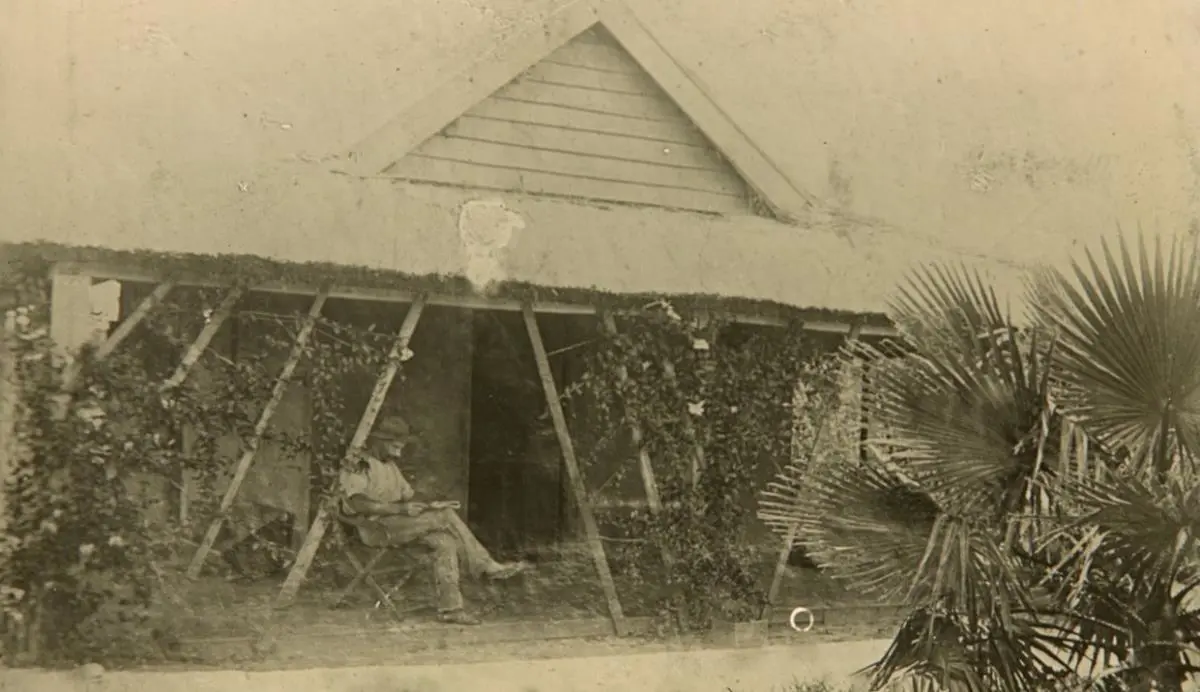Jard�n de la biblioteca de Colonia Cosme, Caazap�. Ca. 1900. Fuente: Universidad de Melbourne