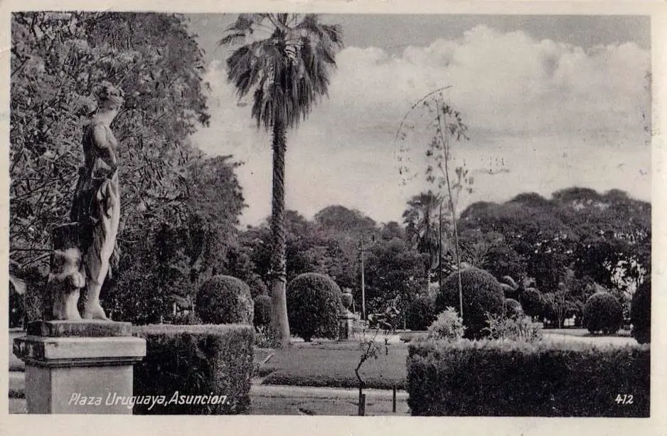 Plaza Uruguaya, Asunci�n, ca. 1920. Tarjeta postal