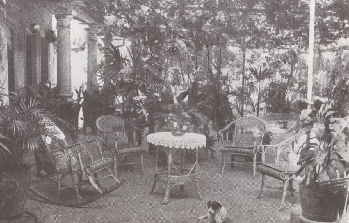 Patio de la casa Soler, 1918. emEl Paraguay Ilustrado/em