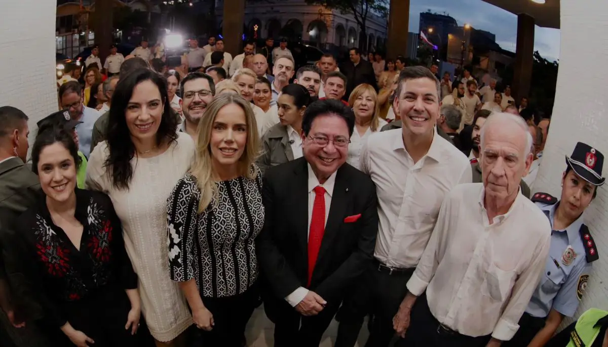 La ministra de la SNC, Adriana Ortiz; la titular del MOPC, Claudia Centuri�n; la primera dama, Leticia Ocampos; el presidente de la ANNP, Julio C�sar Vera C�ceres, y el presidente de la Rep�blica, Santiago Pe�a, entre otras autoridades�� Ren� Gonz�lez. Cortes�a Presidencia de la Rep�blica