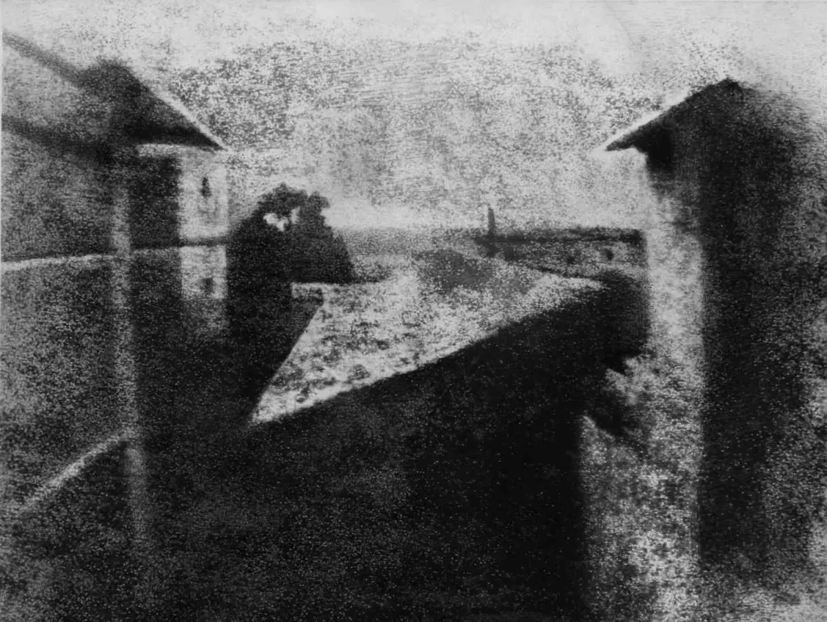 Joseph Nic�phore Ni�pce, emPoint de vue de Gras/em, heliograf�a, 1827. span lang=