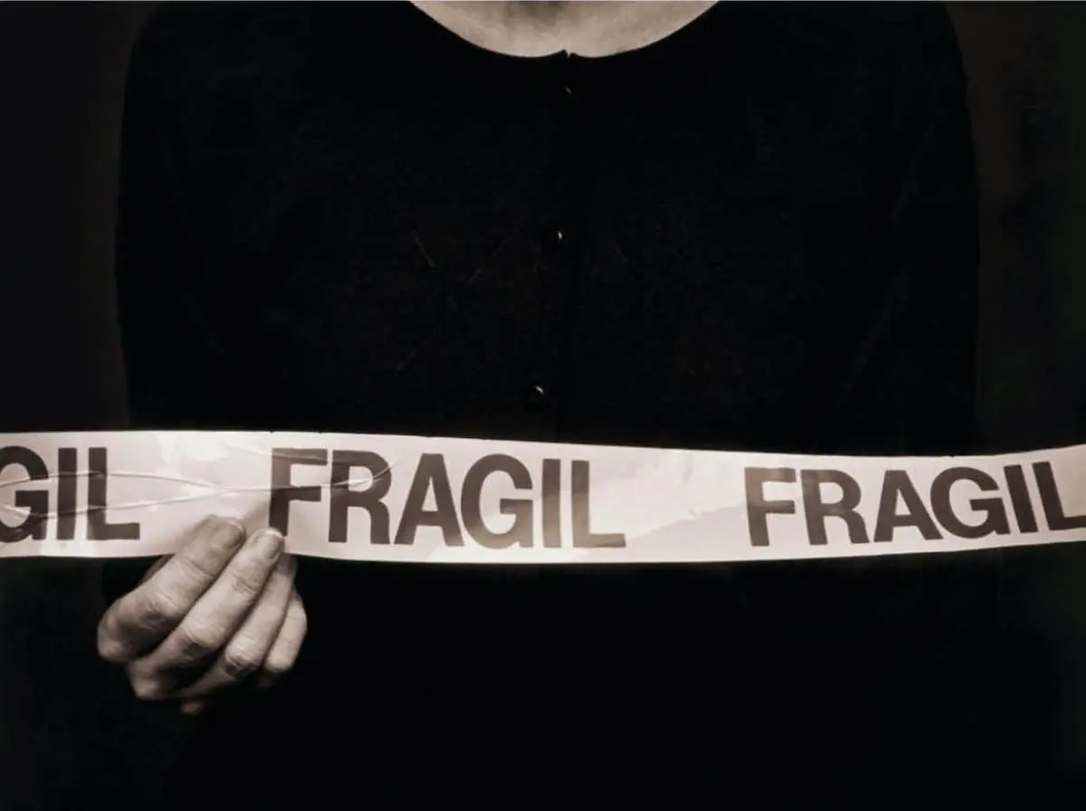 Matilde Mar�n, &ldquo;Recolecci�n obligatoria&rdquo;, de la serieem Bricolage contempor�neo/em, 2001-2005. Fotograf�a anal�gica. Cortes�a de la artista
