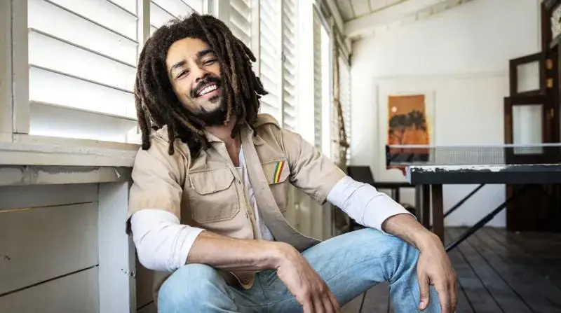 Kingsley Ben-Adir en el rol de Bob Marley (Paramount)