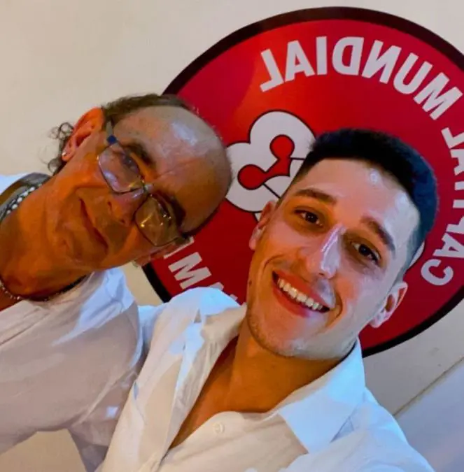Erick Mendoza junto al maestro Ra�l Alonso. Cortes�a