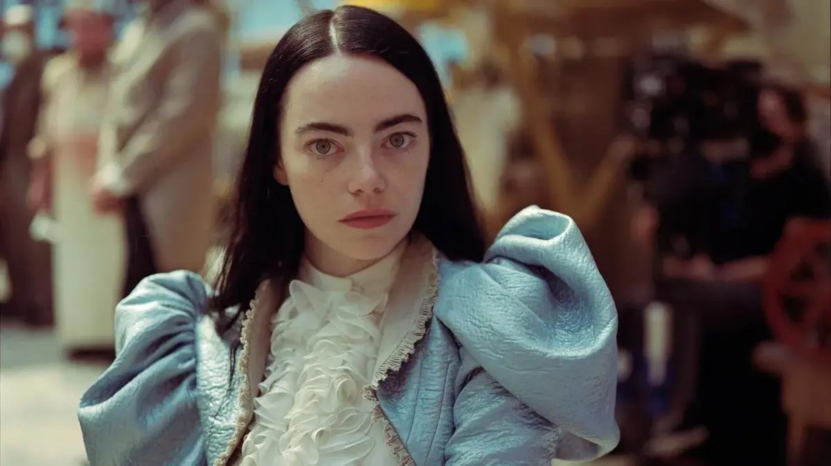 Emma Stone como Bella en