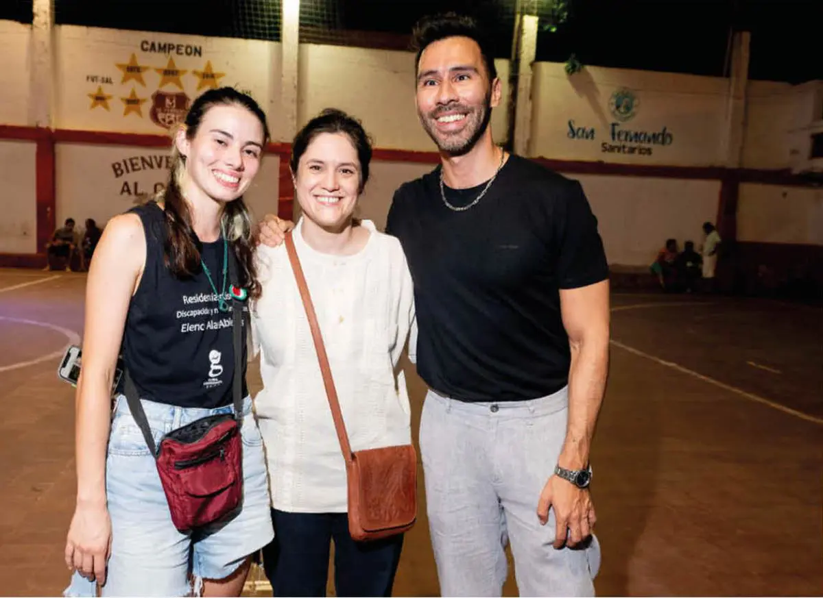 La ministra de Cultura, Adriana Ortiz (centro), en la Chacarita durante los festejos del Se�or San Blas. Cortes�a