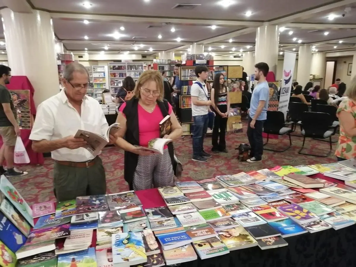 Feria del Libro Chac�-Guaran�. Cortes�a