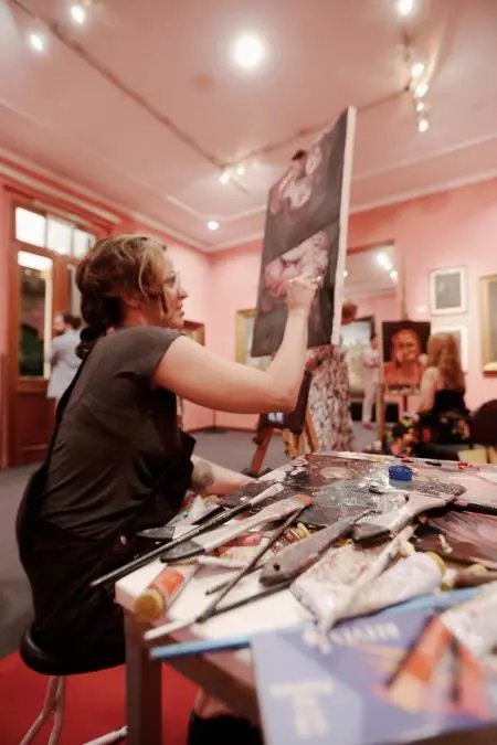 Leticia Casati en pleno trabajo. Cortes�a
