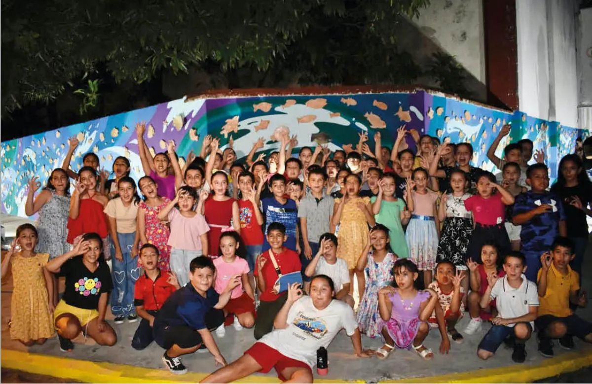 Pilar. Mural de ni�os. Cortes�a