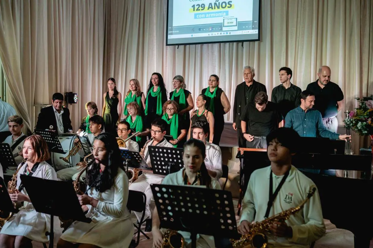 Coro Dante Alighieri y la Banda de M�sicos de la Scuola. Foto: Cortes�a