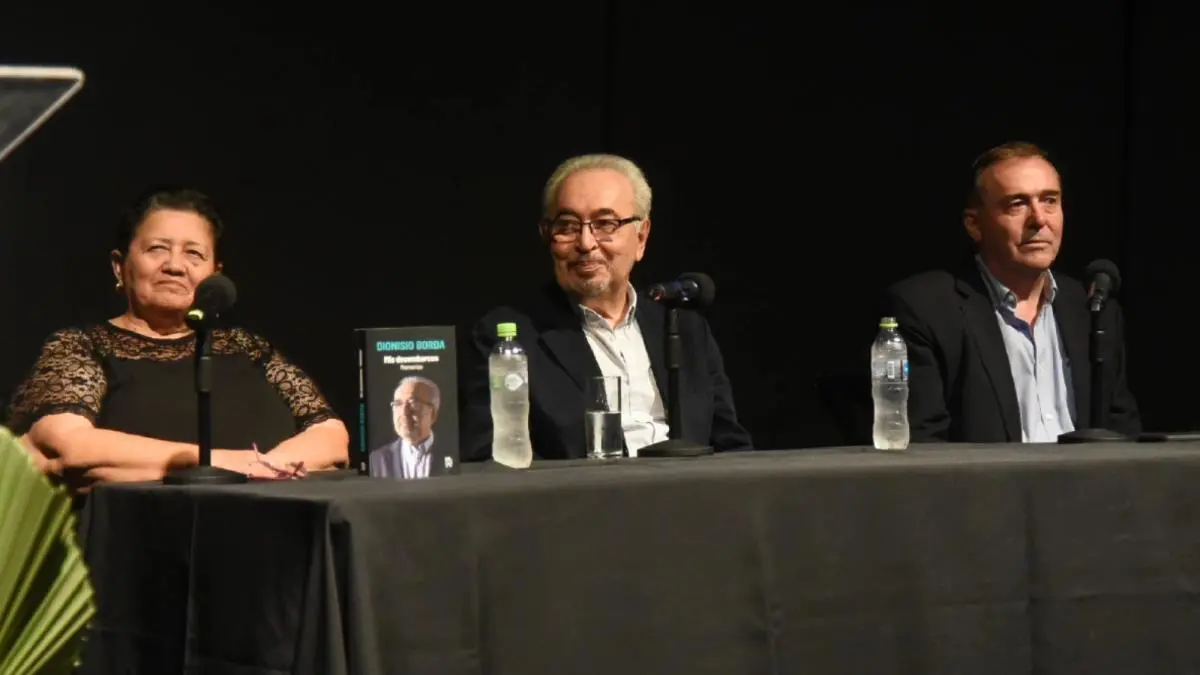 La editora, Vidalia S�nchez; el autor, Dionisio Borda; y quien present� la obra, Alfredo Boccia. Imagen compartida en redes por A. Boccia