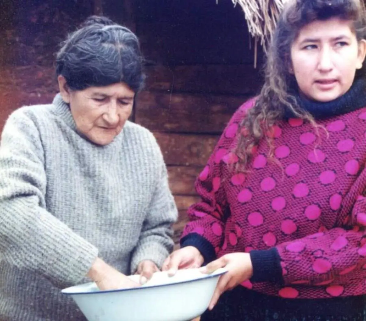Madre e hija. Juana Marta Rodas y Julia Is�drez. Cortes�a CAV/Museo del Barro