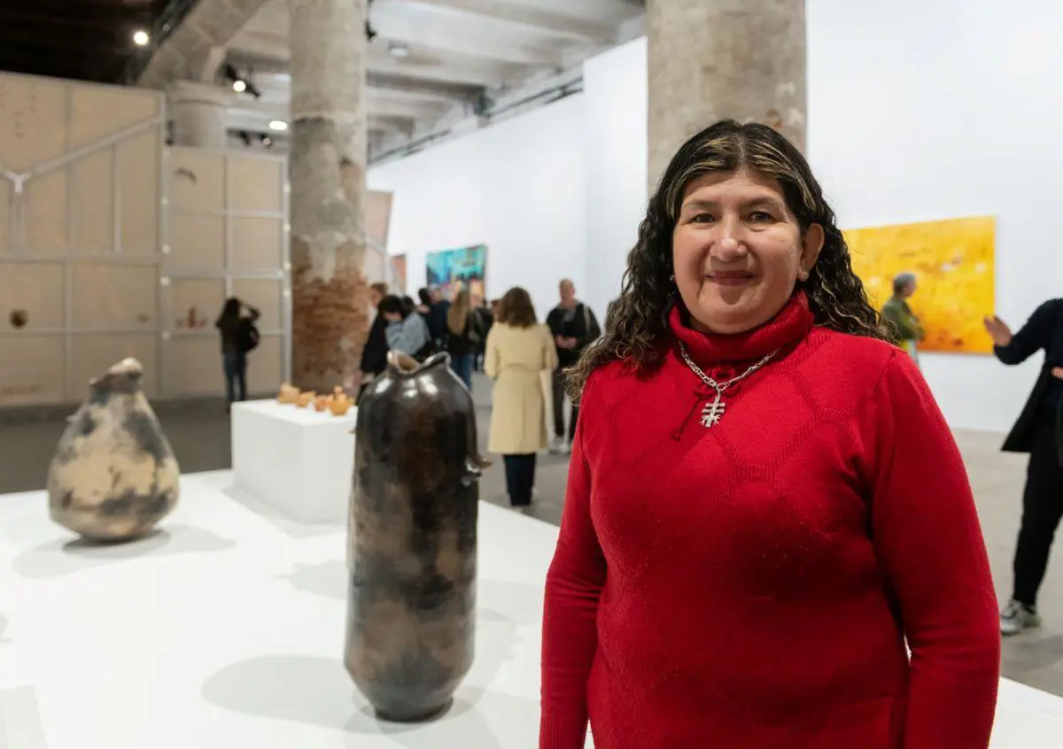 Julia Is�drez en el Arsenale � Ding Musa. Cortes�a Gomide&Co