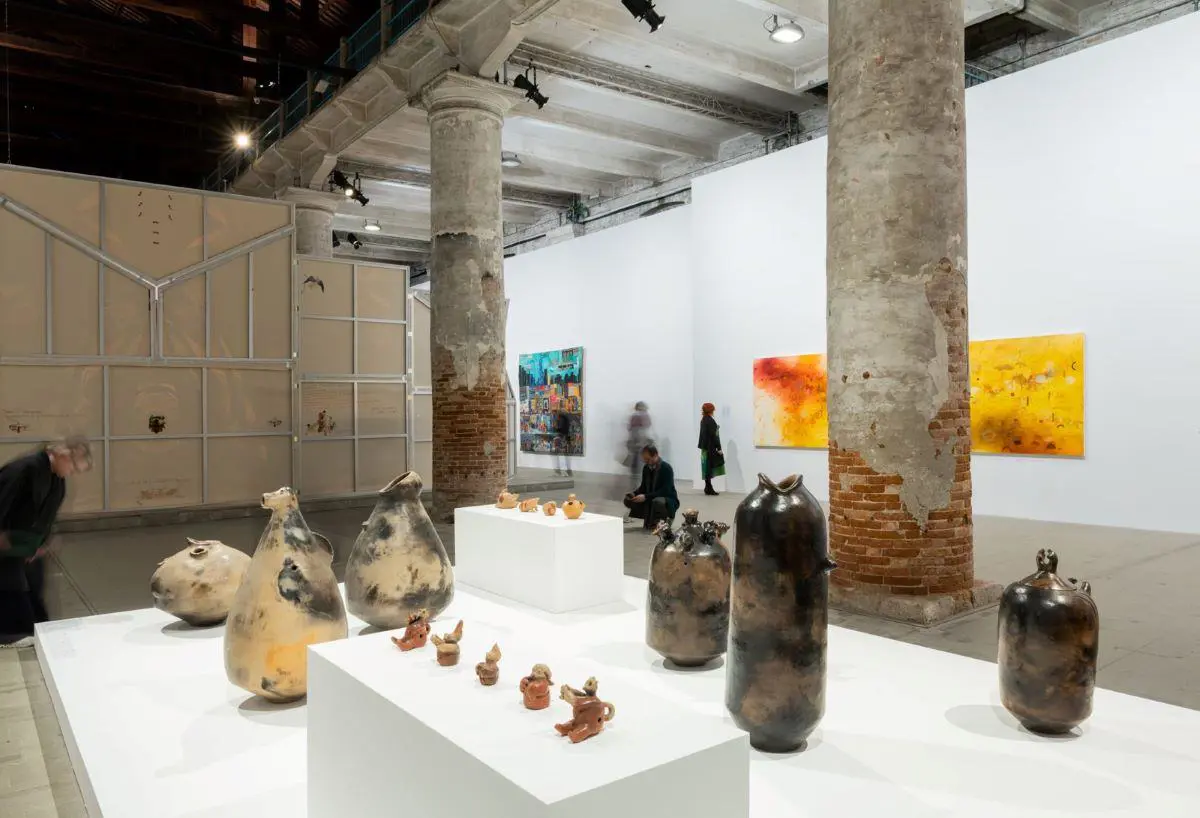 Obras de Julia Is�drez y Juana Marta Rodas en el Arsenale � Ding Musa. Cortes�a Gomide&Co