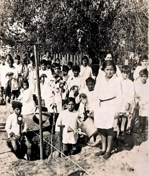 &ldquo;Fiesta del �rbol&rdquo;, Puerto Casado, 1930. Cortesi?a de David Vela?zquez Seiferheld