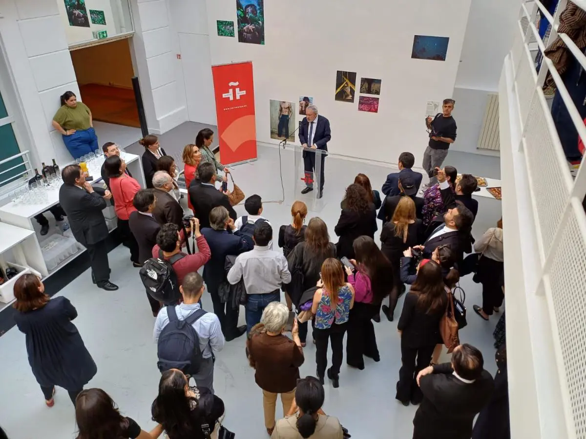 Muestra en la que particip� Luis Vera en el Instituto Cervantes de Par�s. Cortes�a