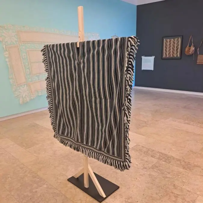 emTextiles Extraordinarios del Paraguay/em. Cortes�a