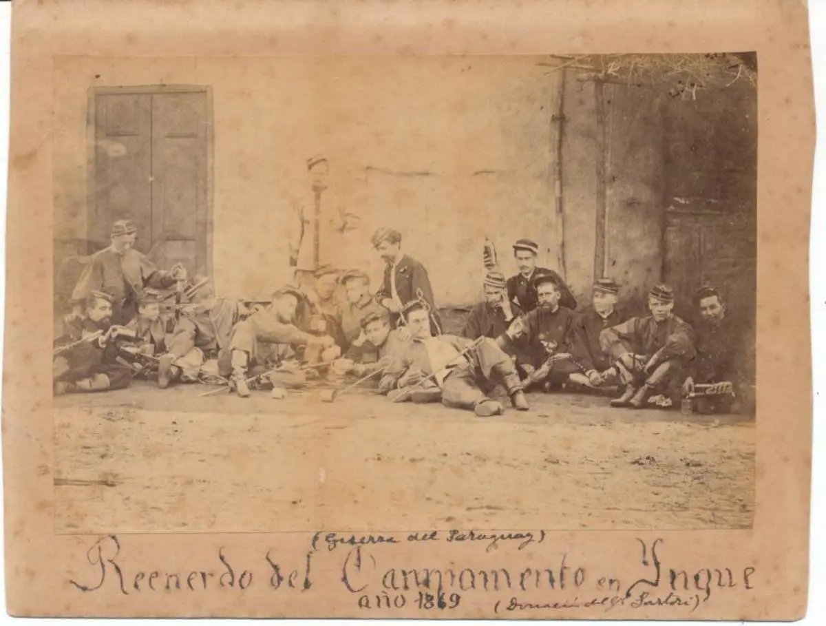 Recuerdo del campamento de Luque, 1869. Fot�grafo no identificado. Complejo Museogr�fico Provincial Enrique Udaondo, Luj�n, provincia de Buenos Aires.