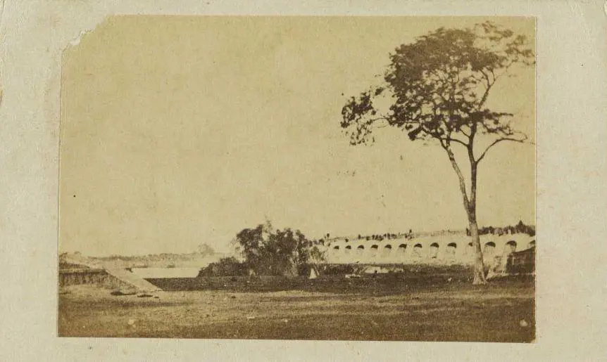 Bater�a Londres en Humait�. Fot�grafo: Carlos C�sar, Galer�a Universal, 1868. Biblioteca Nacional de Brasil.