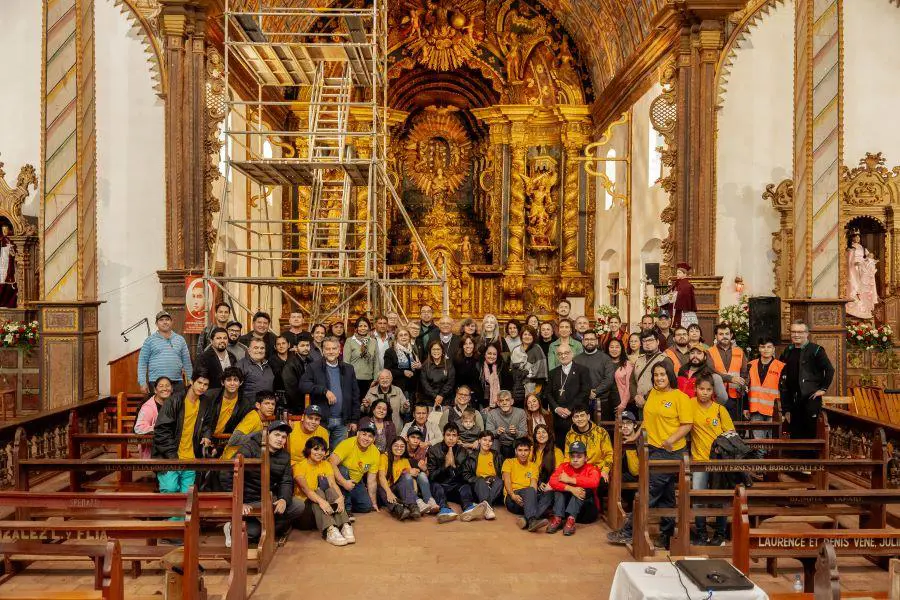 Equipo de restauraci�n del templo de San Buenaventura. Cortes�a