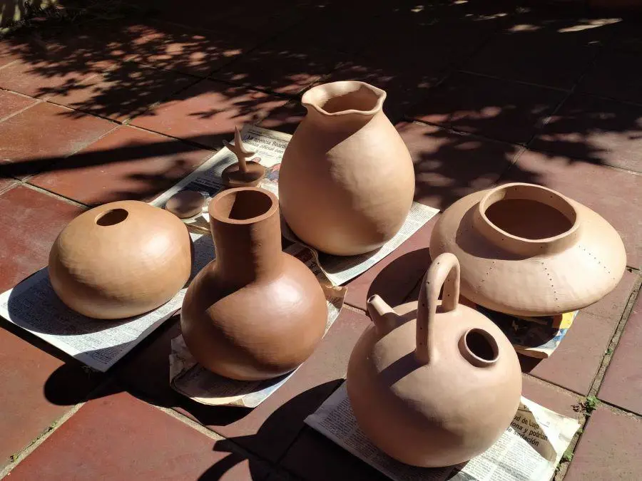 Algunas piezas a ser exhibidas en la muestra. Cortes�a