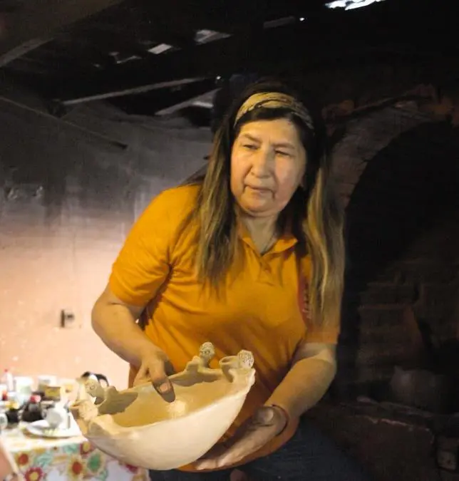 Julia Is�drez en su taller. Cortes�a