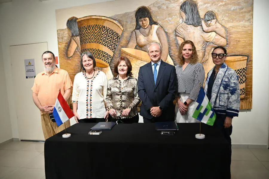 Firma de convenio entre la Asoc. Noche de los Museos y CAF para la promoci�n del arte. Cortes�a