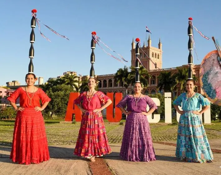 Mujeres botelleras. Cortes�a